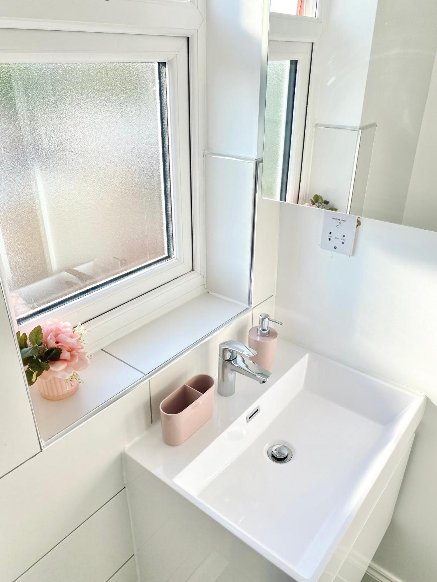 Bright Studio Loft 30Min To Central ลอนดอน ภายนอก รูปภาพ